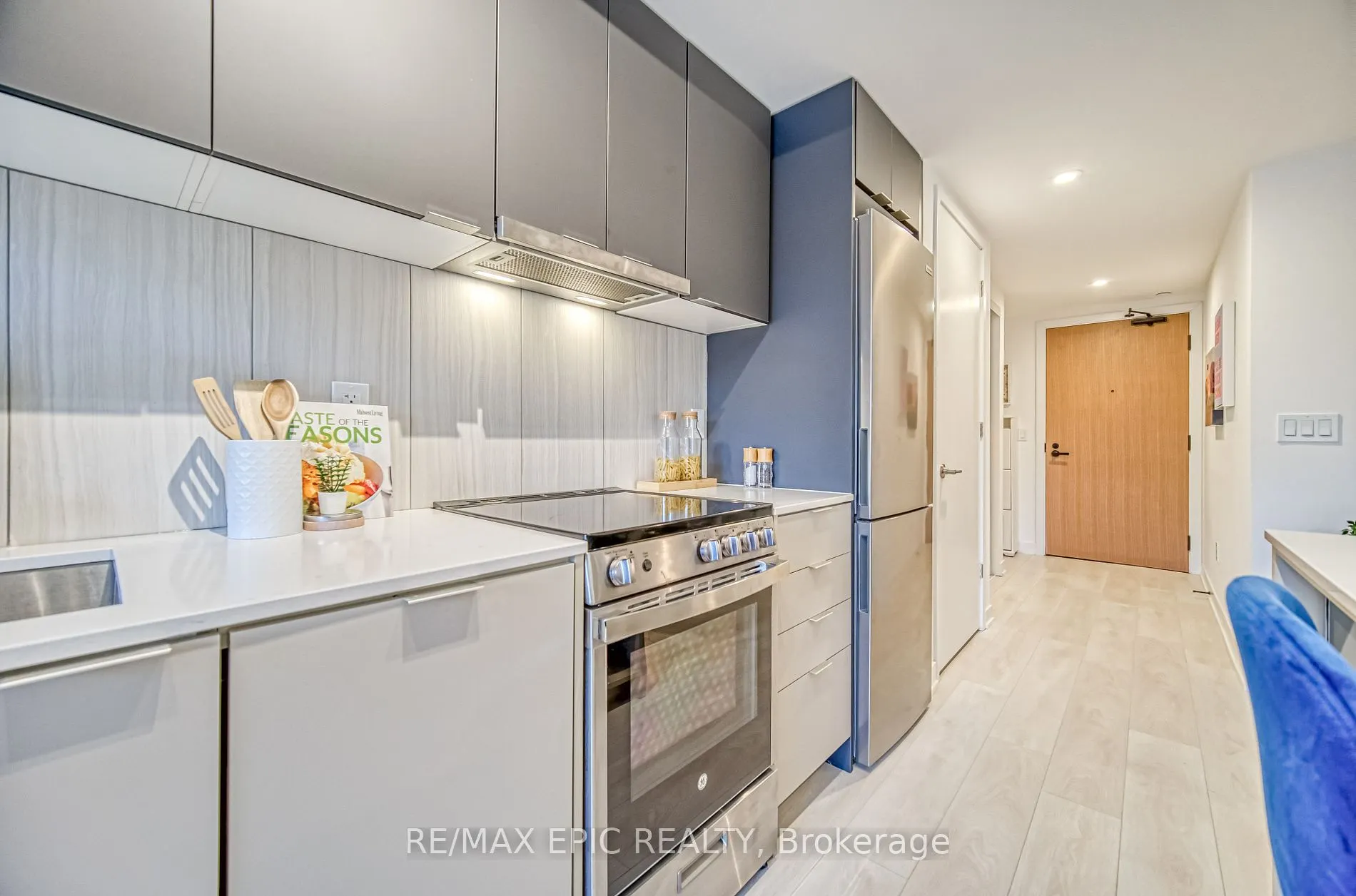 8 Tippett Rd, #501