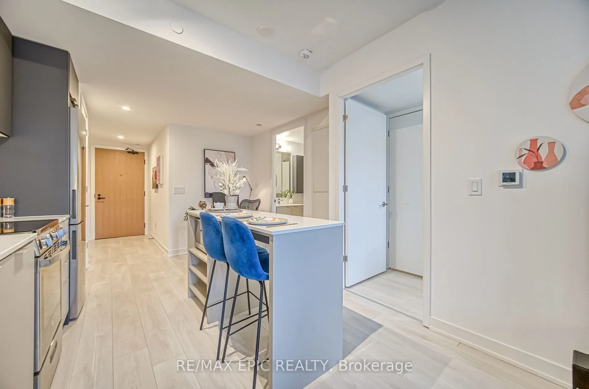 8 Tippett Rd, #501