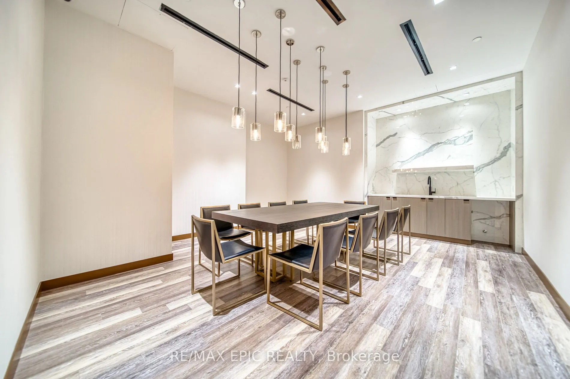 8 Tippett Rd, #501