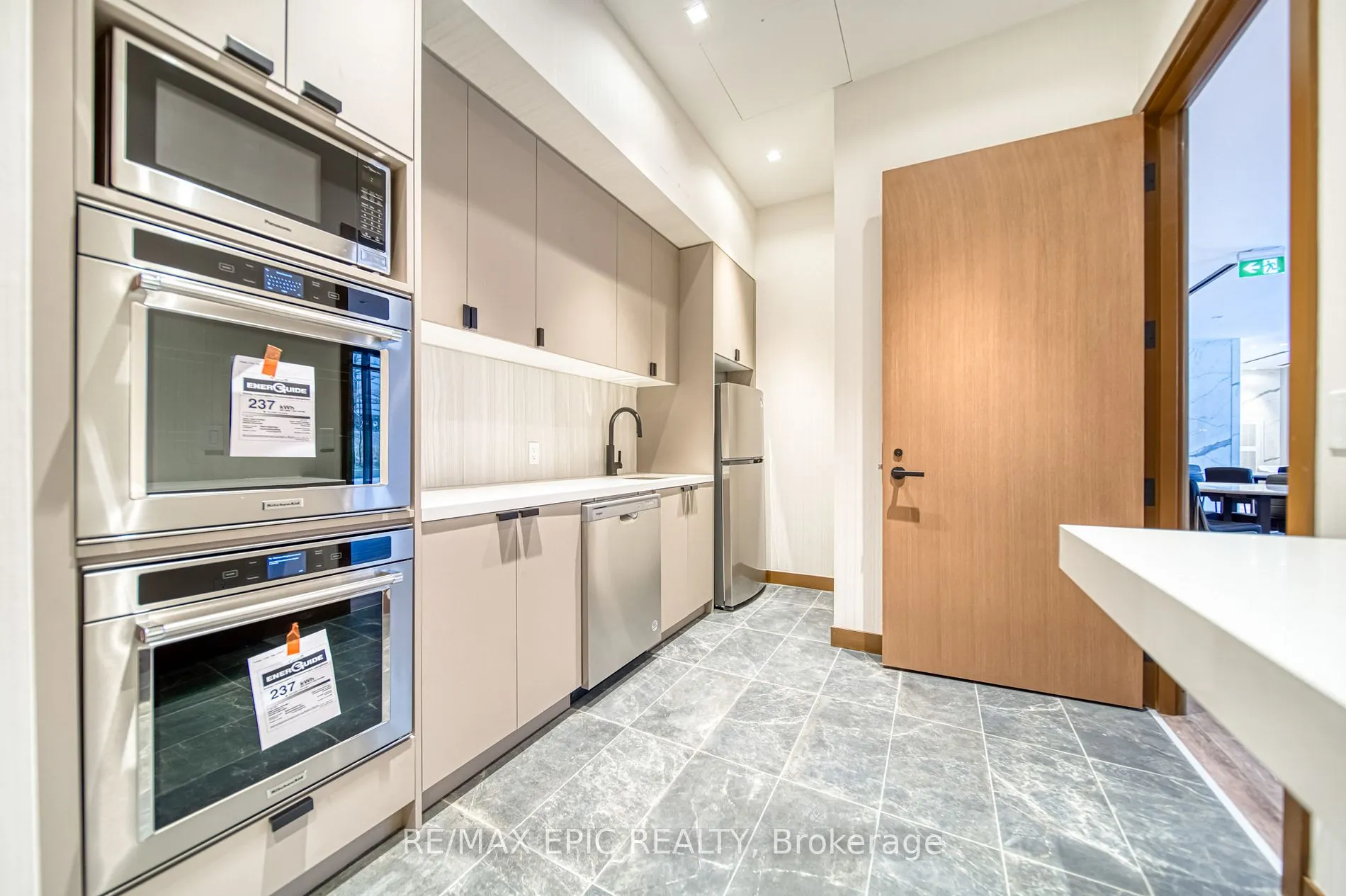 8 Tippett Rd, #501