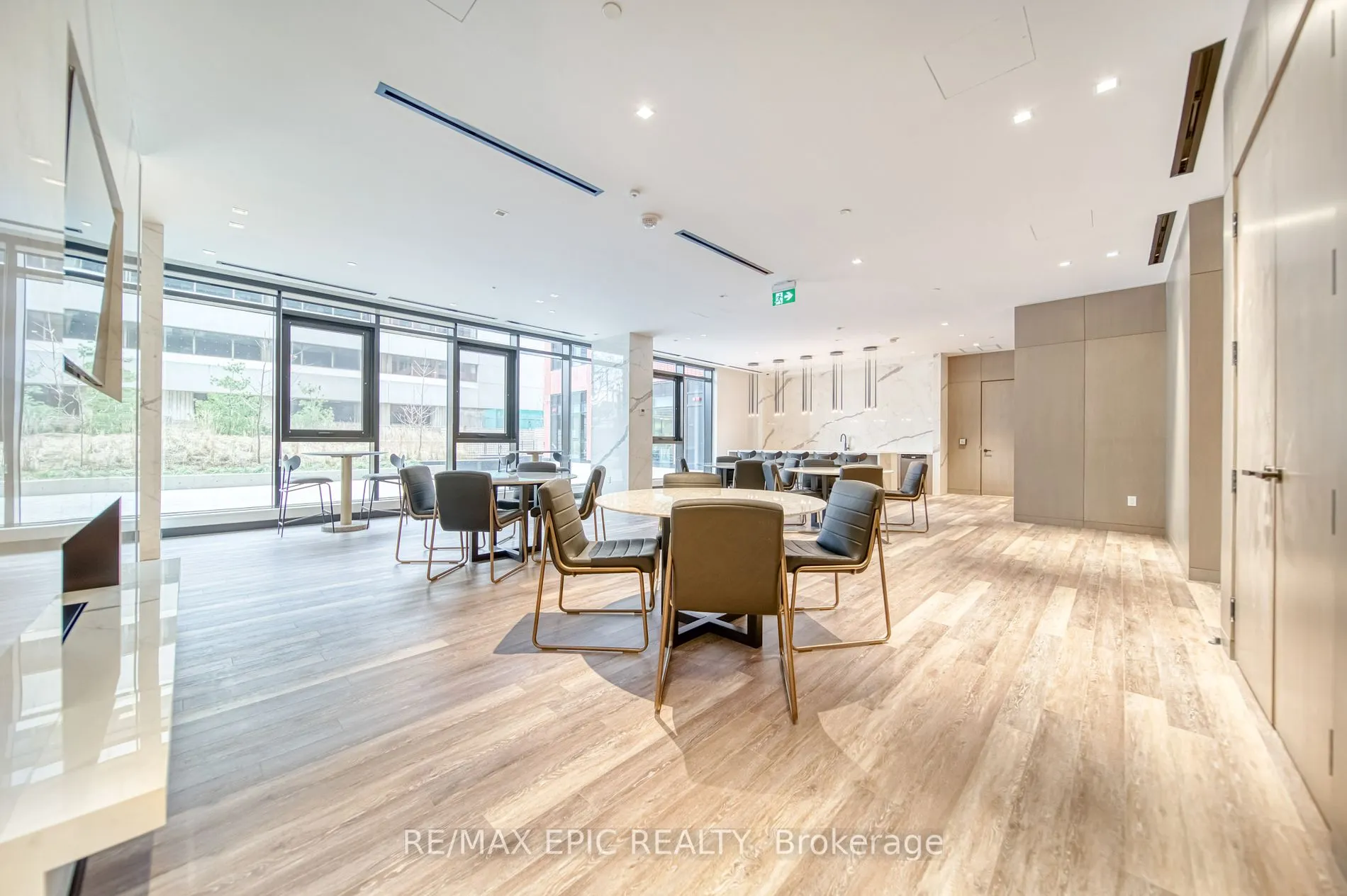 8 Tippett Rd, #501
