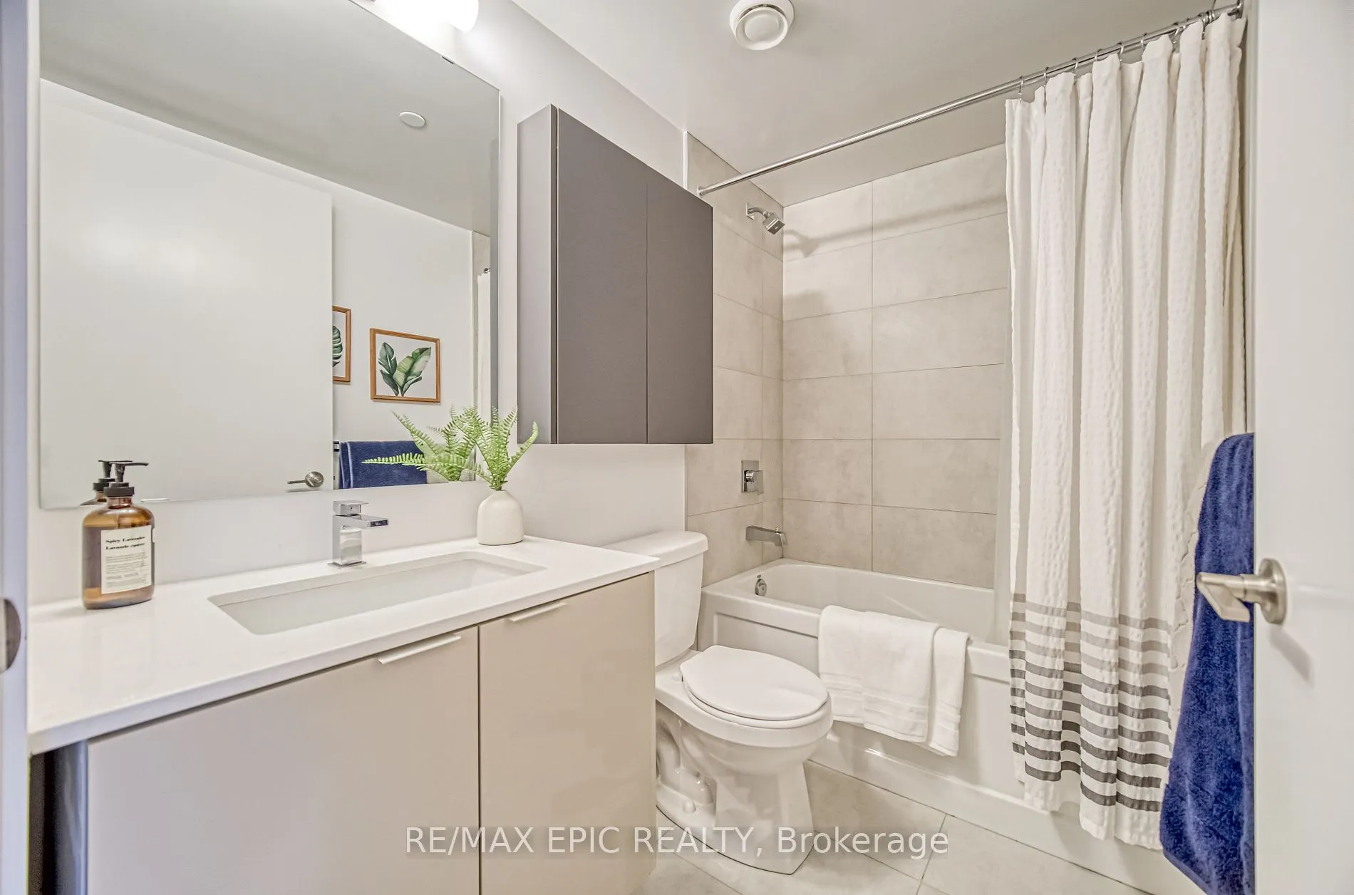8 Tippett Rd, #501