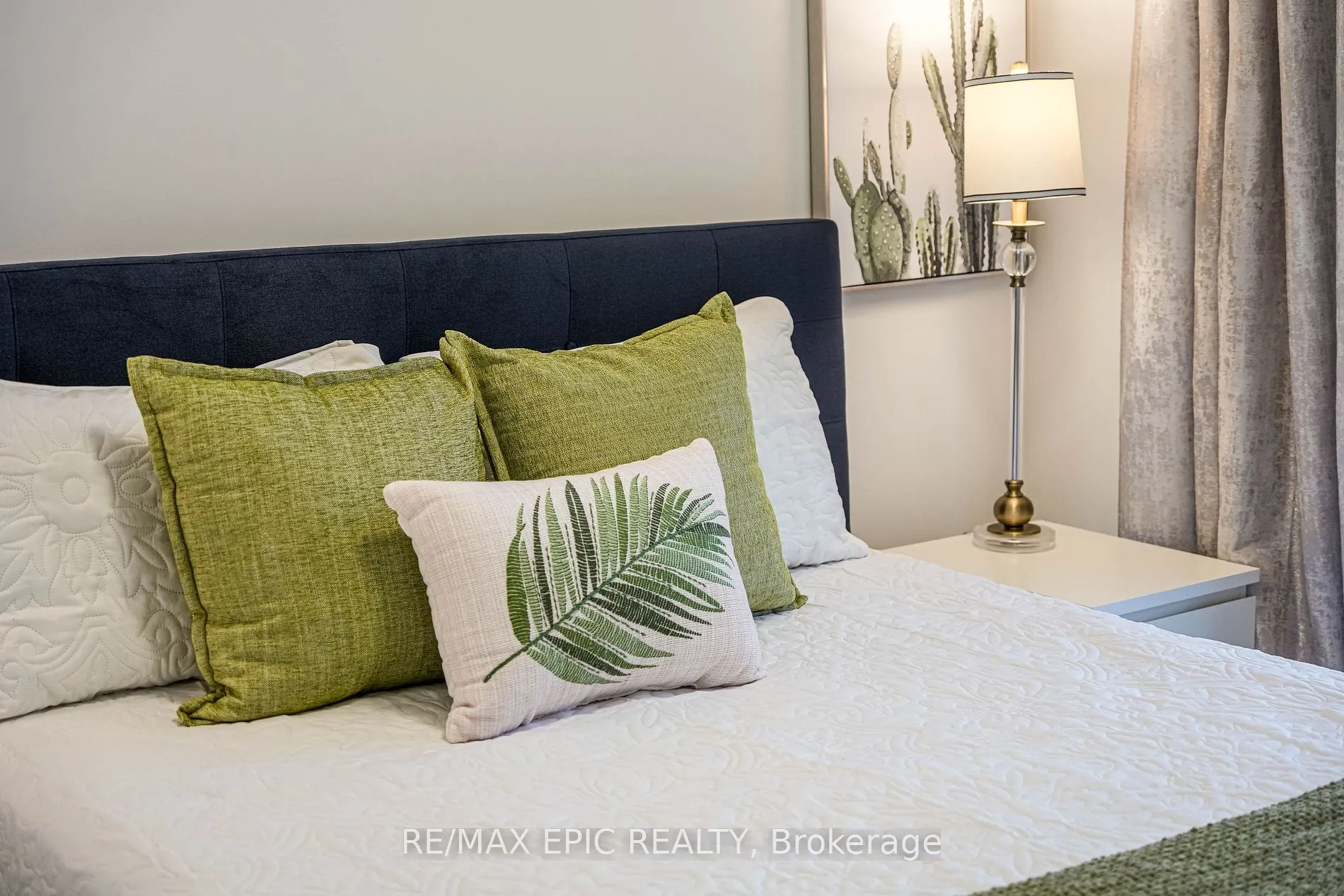 8 Tippett Rd, #501