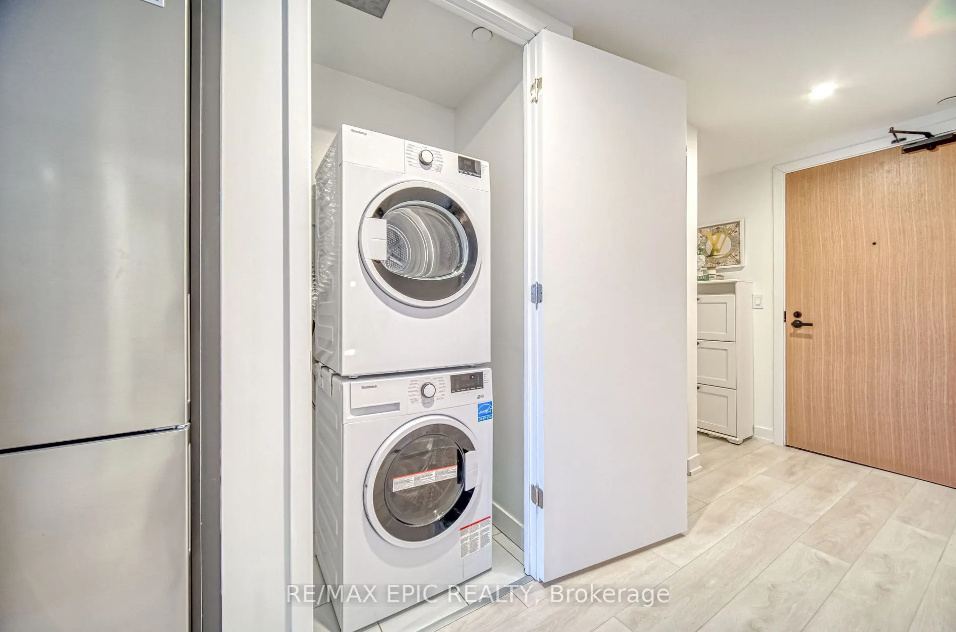 8 Tippett Rd, #501