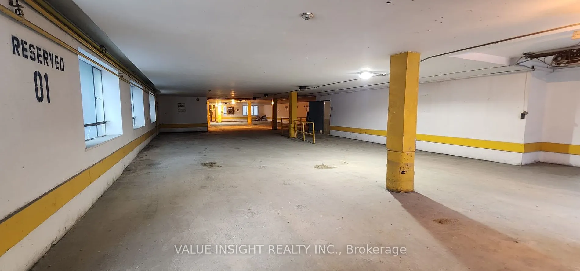 240 Eglinton Avenue E