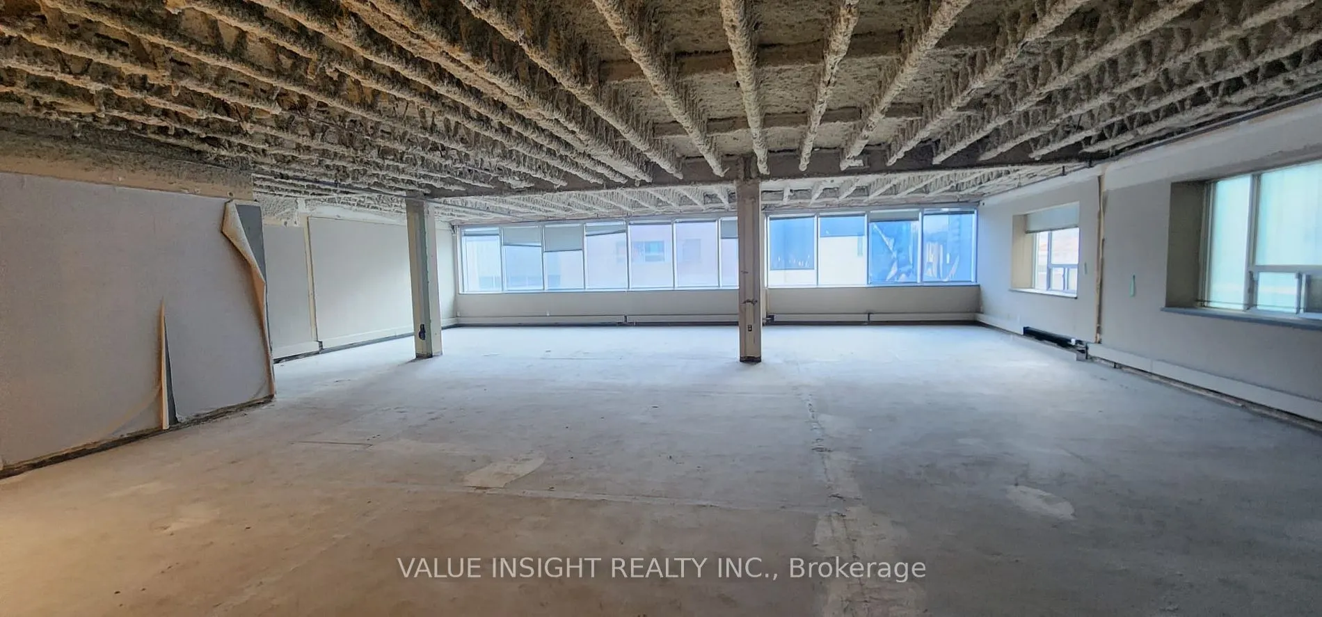 240 Eglinton Avenue E