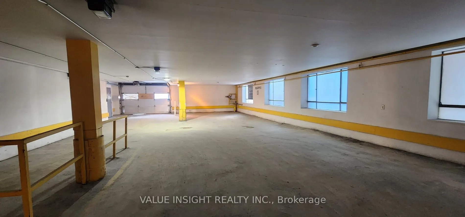 240 Eglinton Avenue E