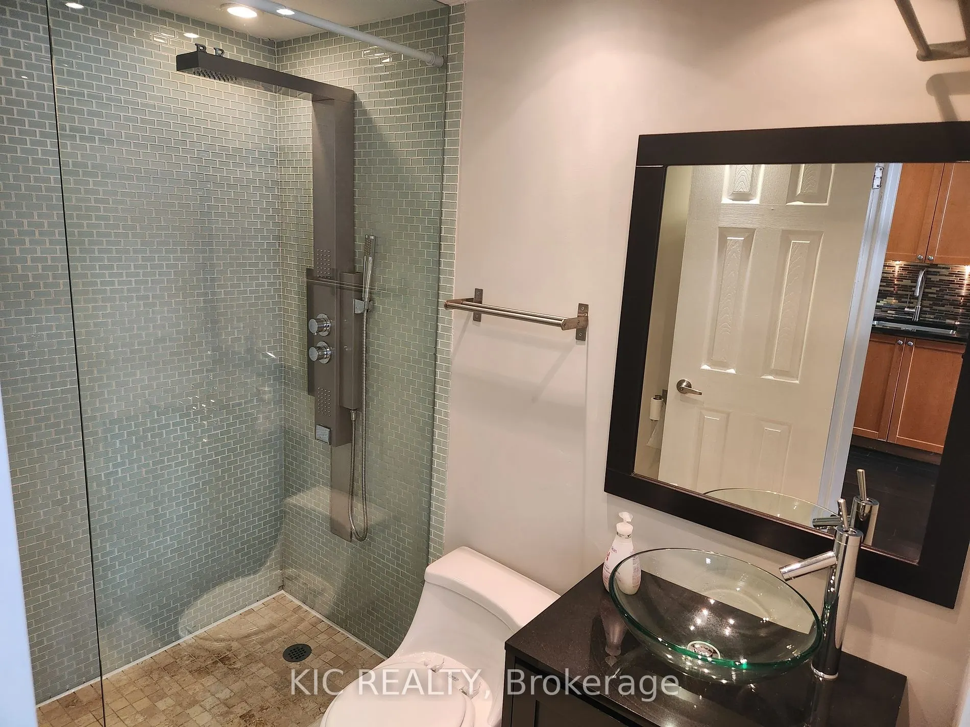 284 St Helens Ave, #135