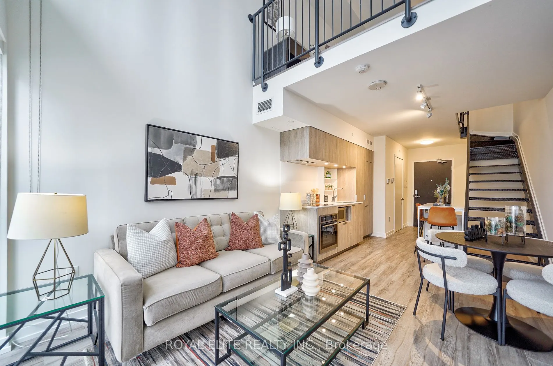 77 Shuter St, #520