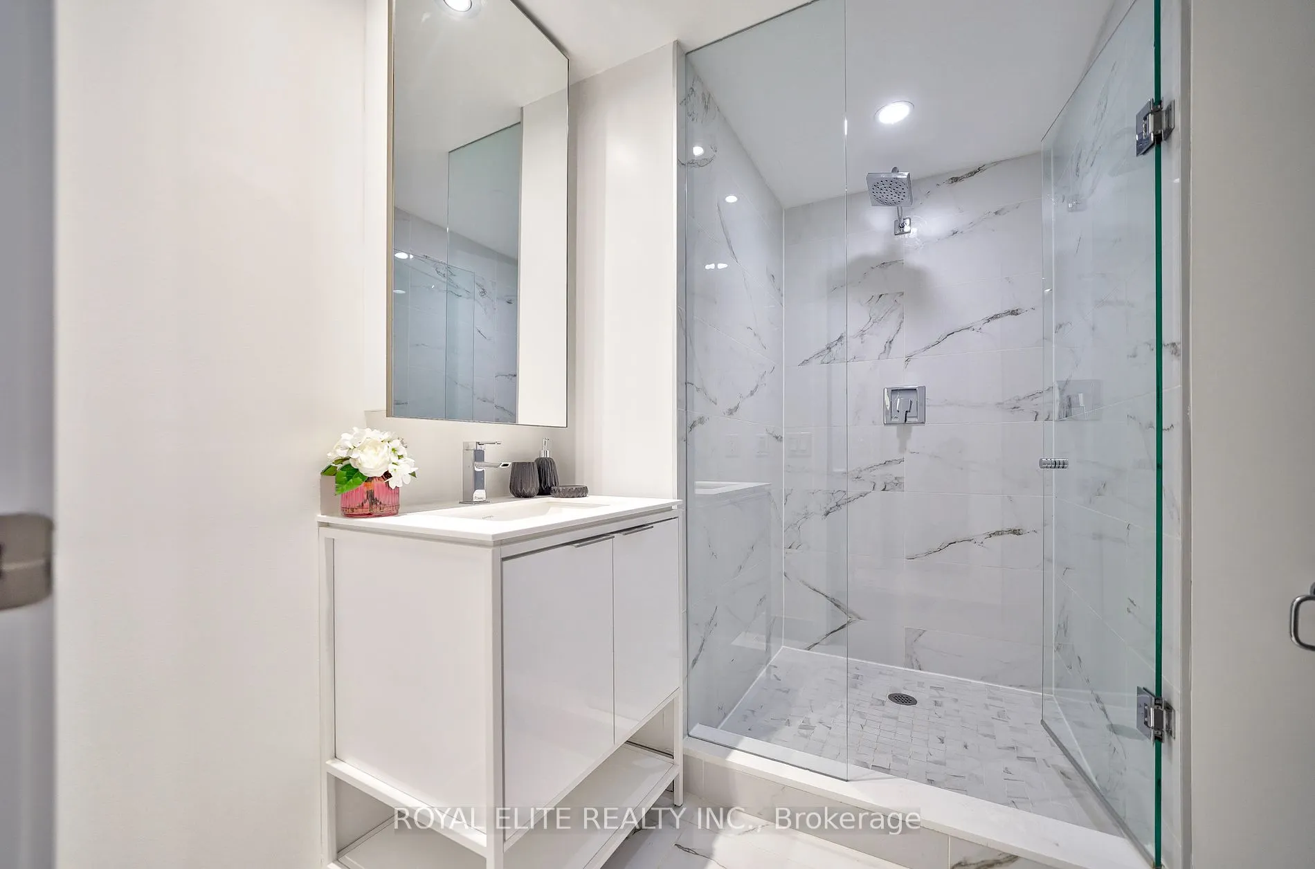 77 Shuter St, #520