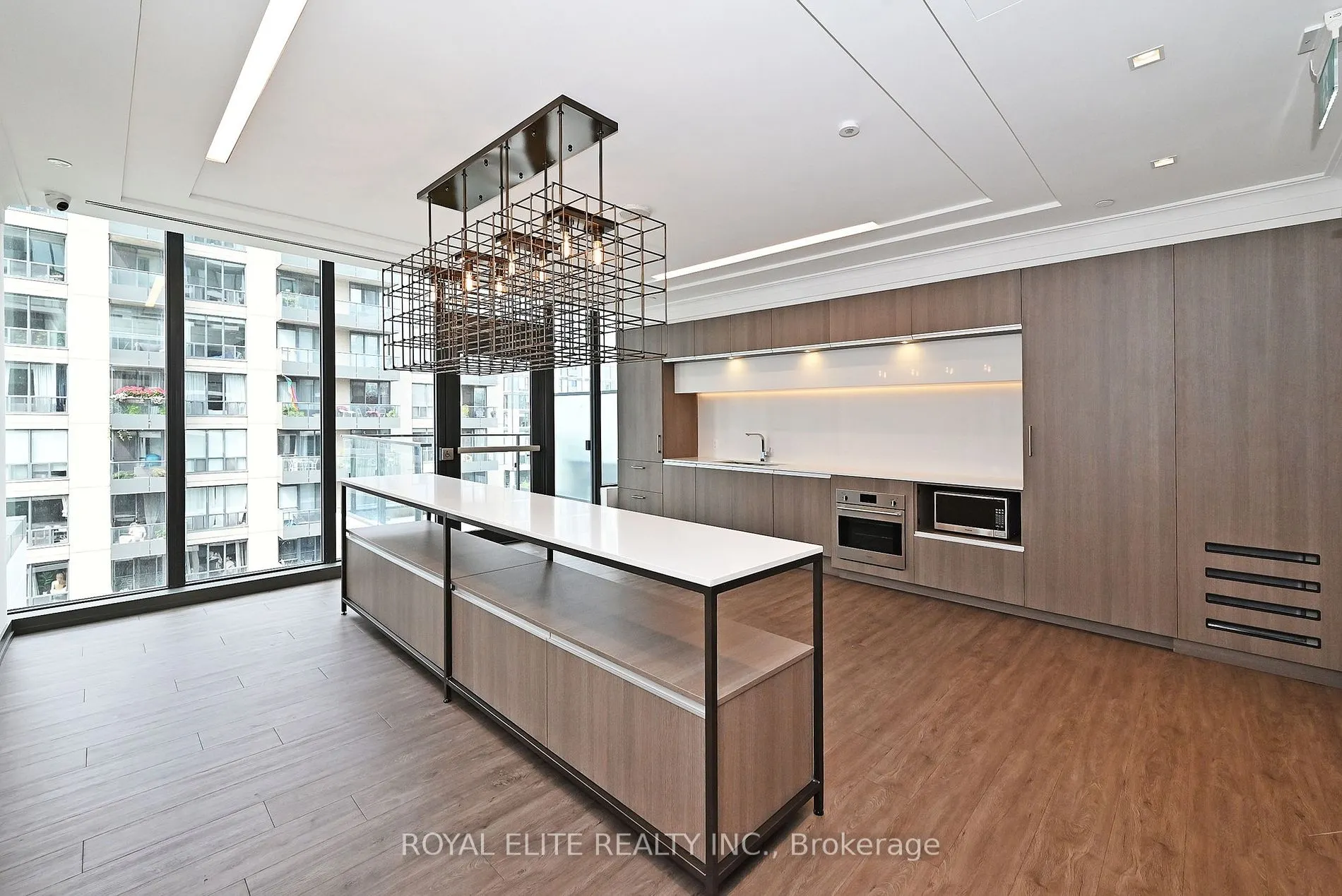 77 Shuter St, #520
