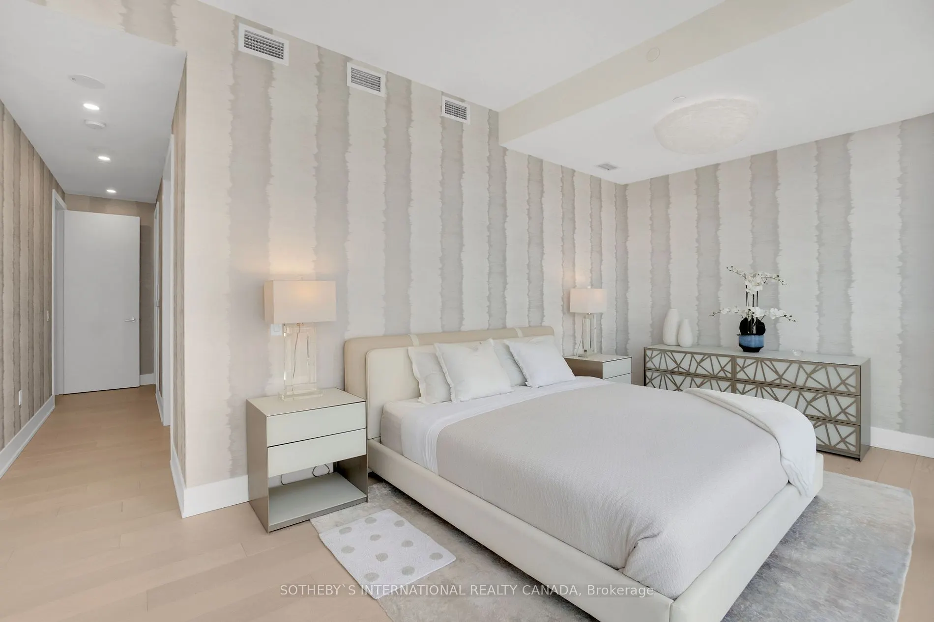 1 Yorkville Ave, #5405