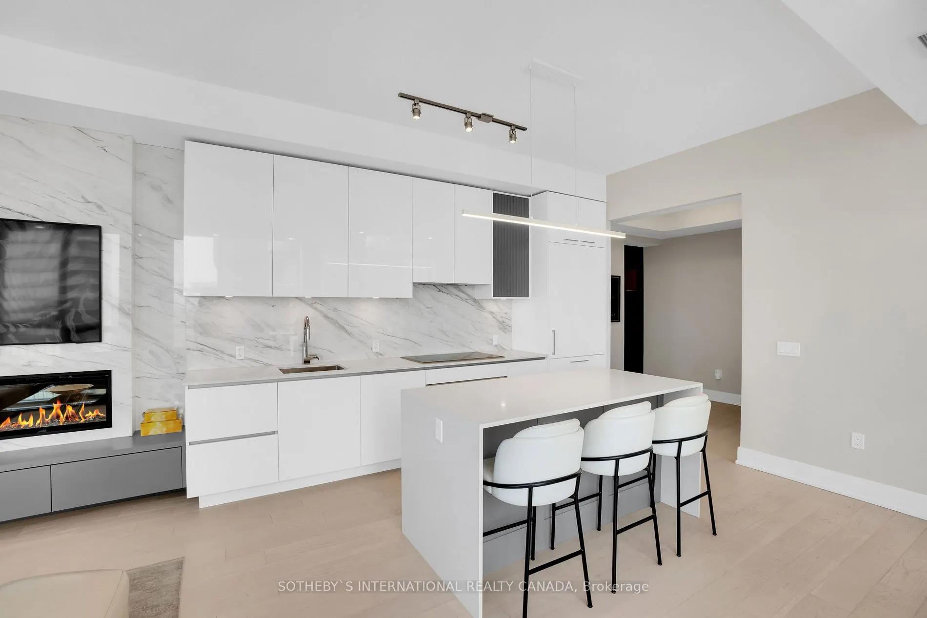 1 Yorkville Ave, #5405