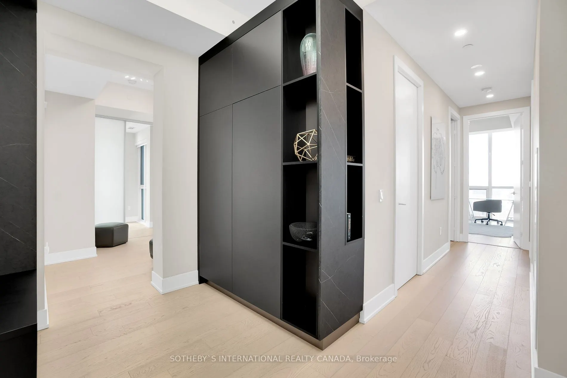 1 Yorkville Ave, #5405