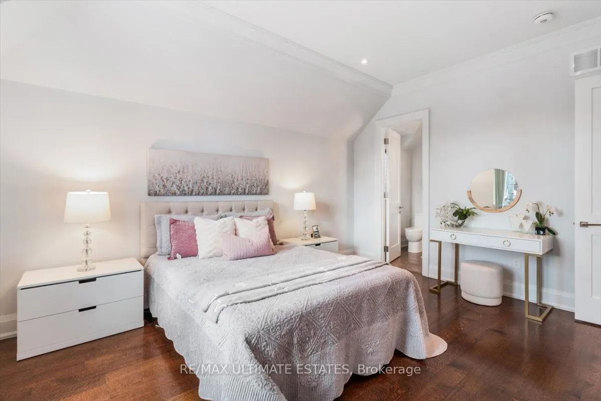 26 Madawaska Ave