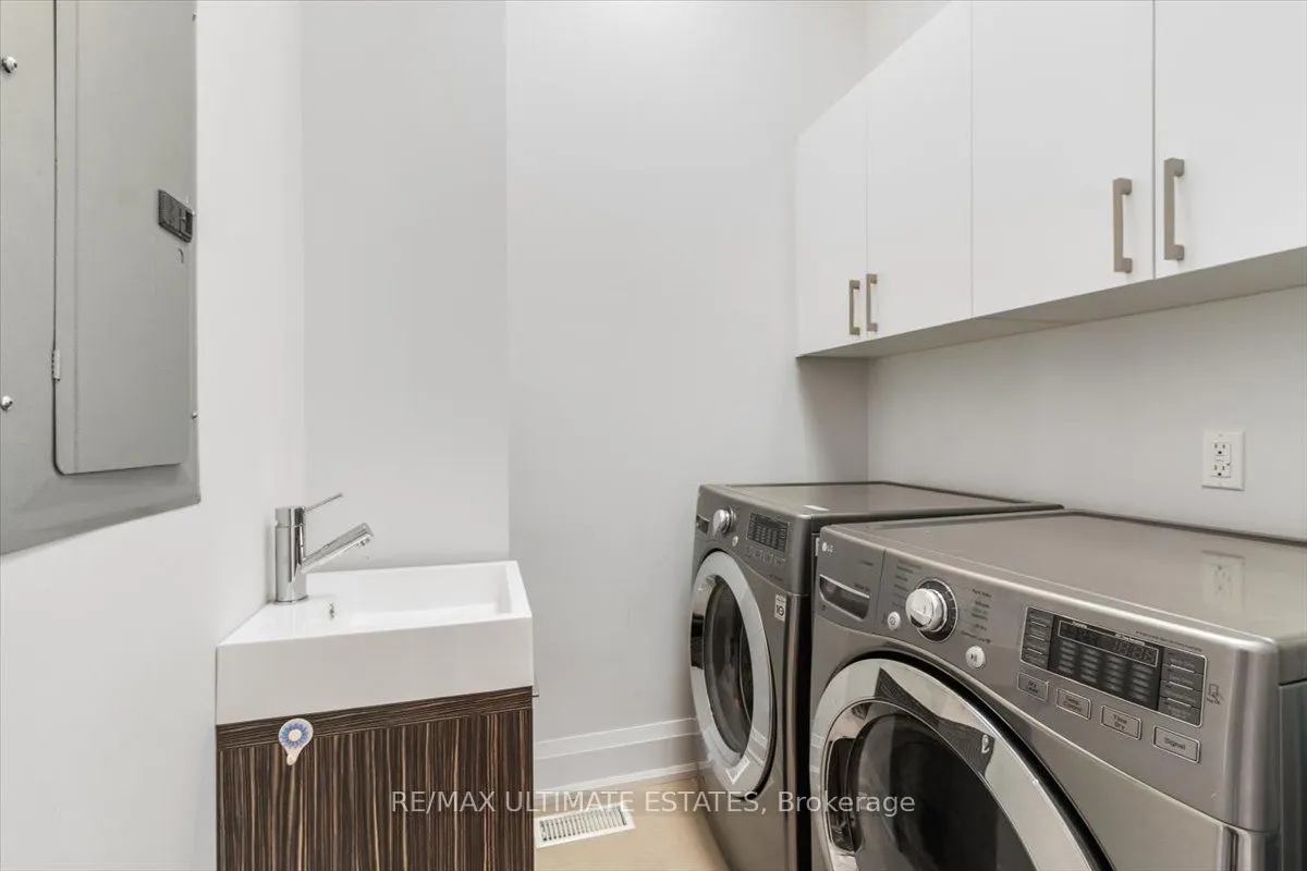 26 Madawaska Ave