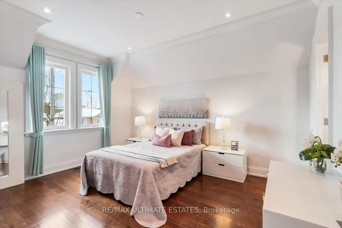 26 Madawaska Ave
