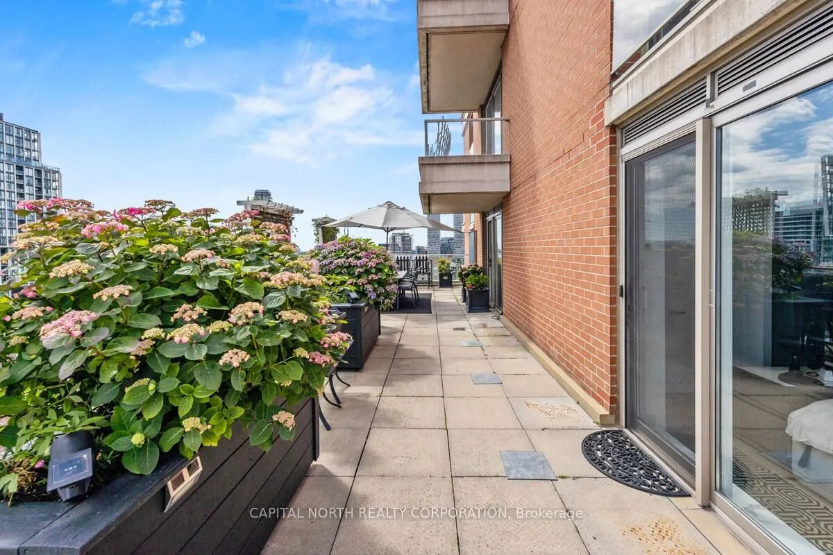 168 King Street E, #1402