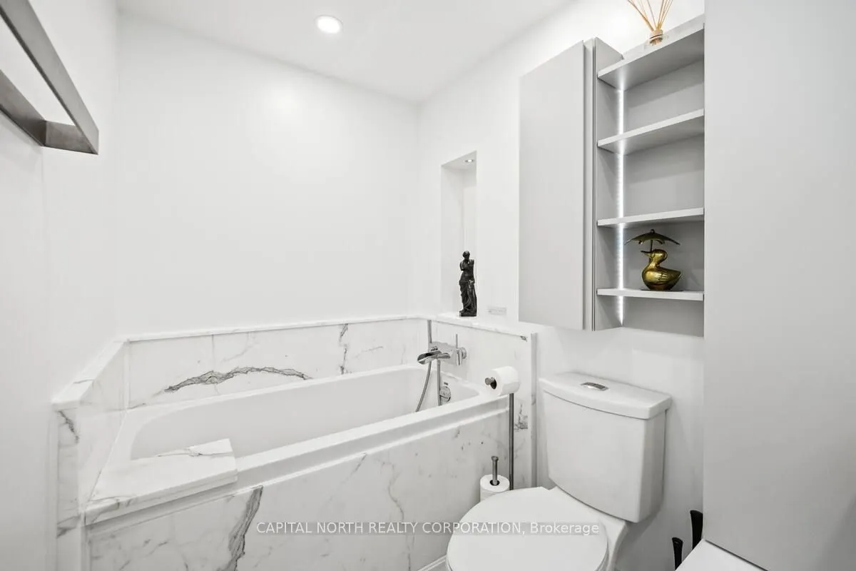 168 King Street E, #1402