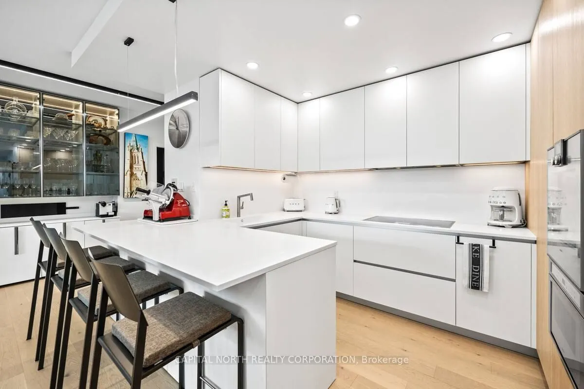 168 King Street E, #1402