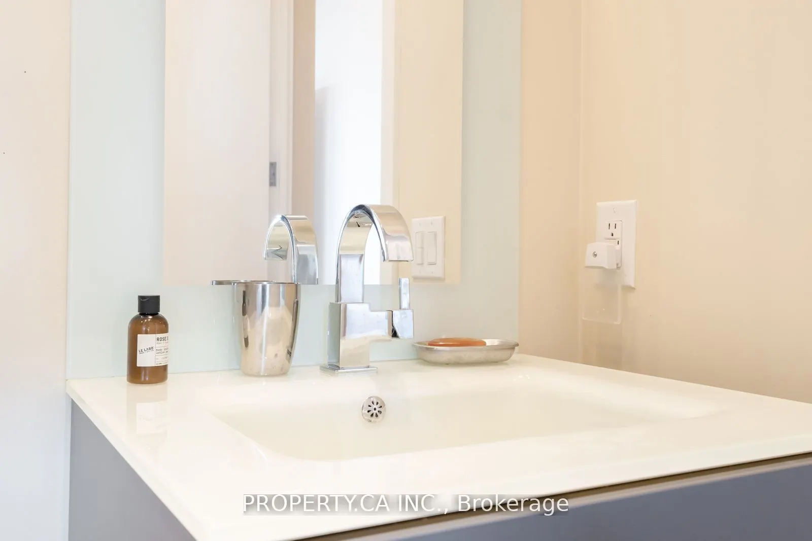 111 St Clair Avenue W, #1728