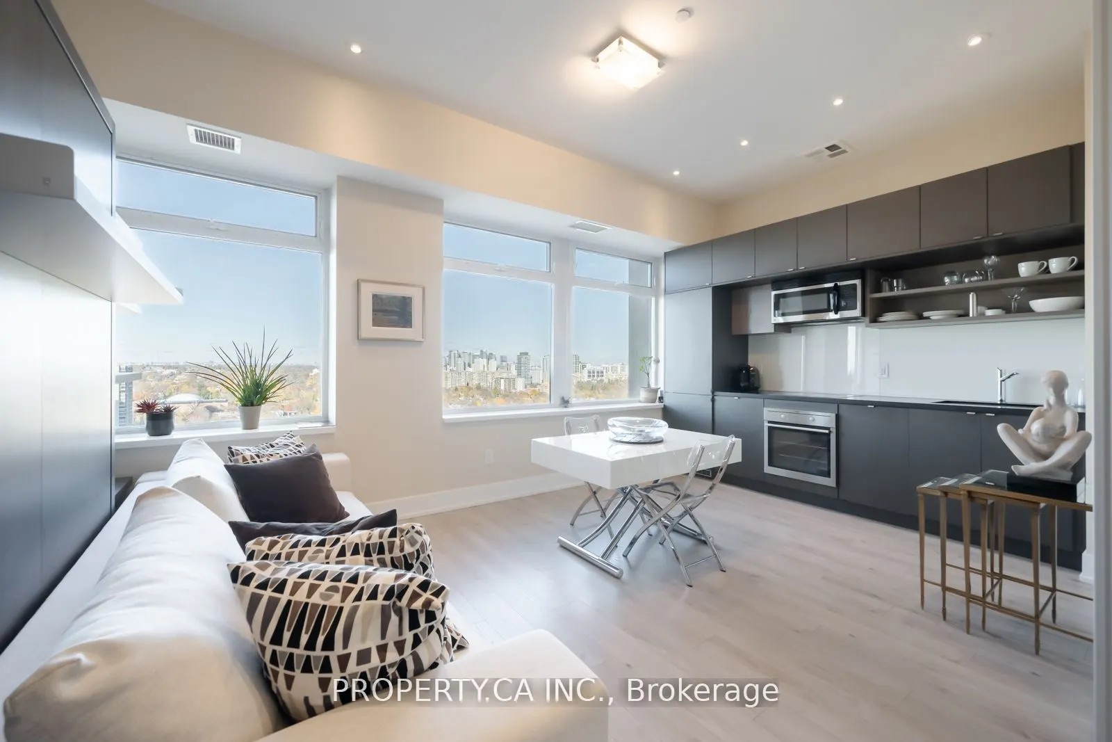 111 St Clair Avenue W, #1728