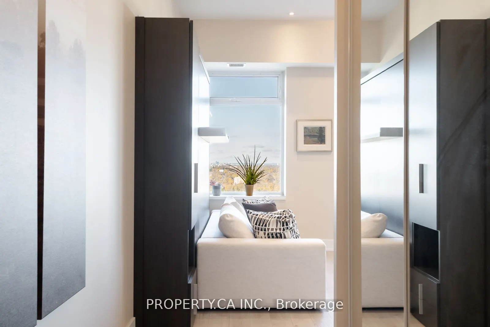111 St Clair Avenue W, #1728