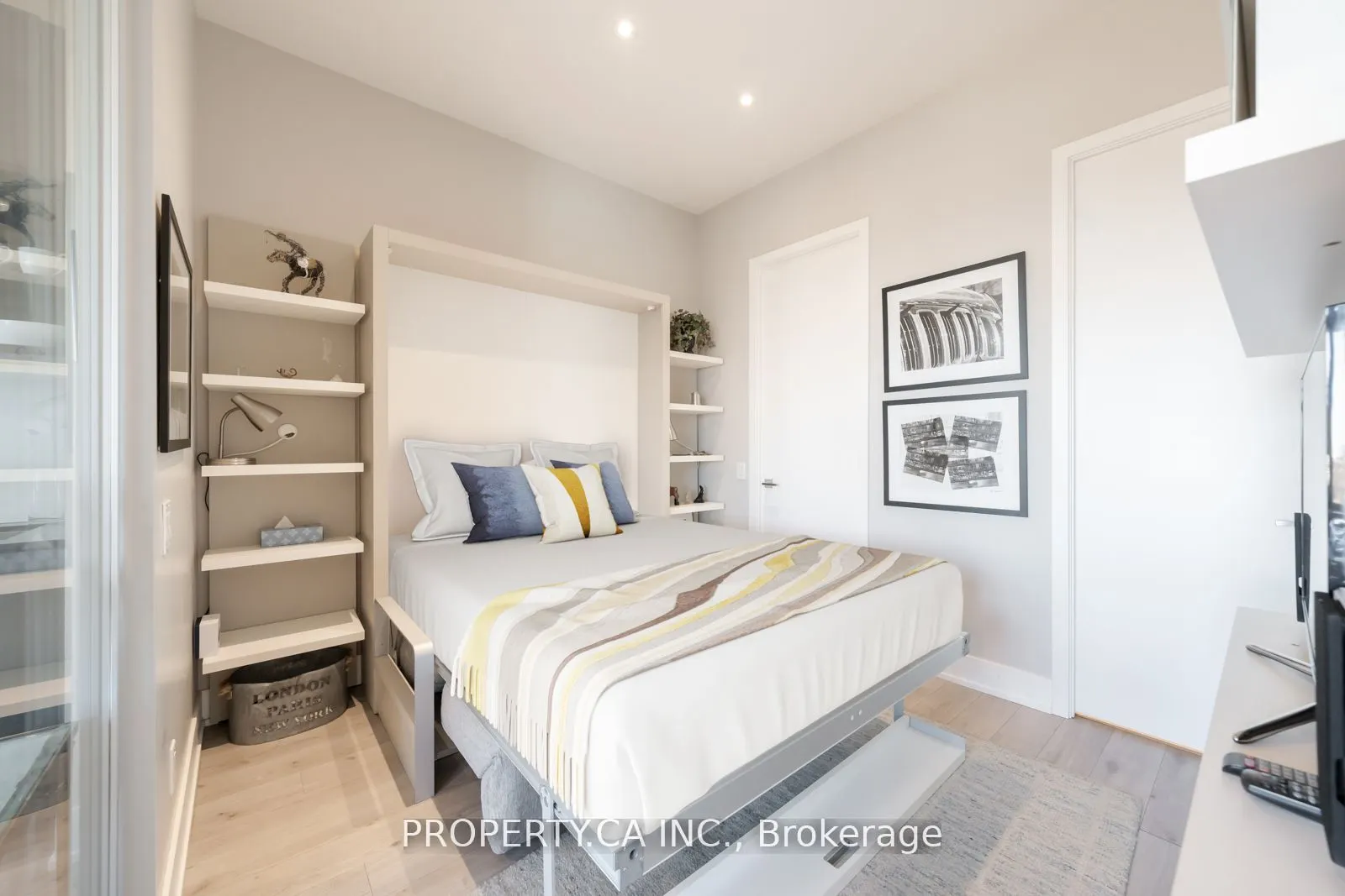 111 St Clair Avenue W, #1728