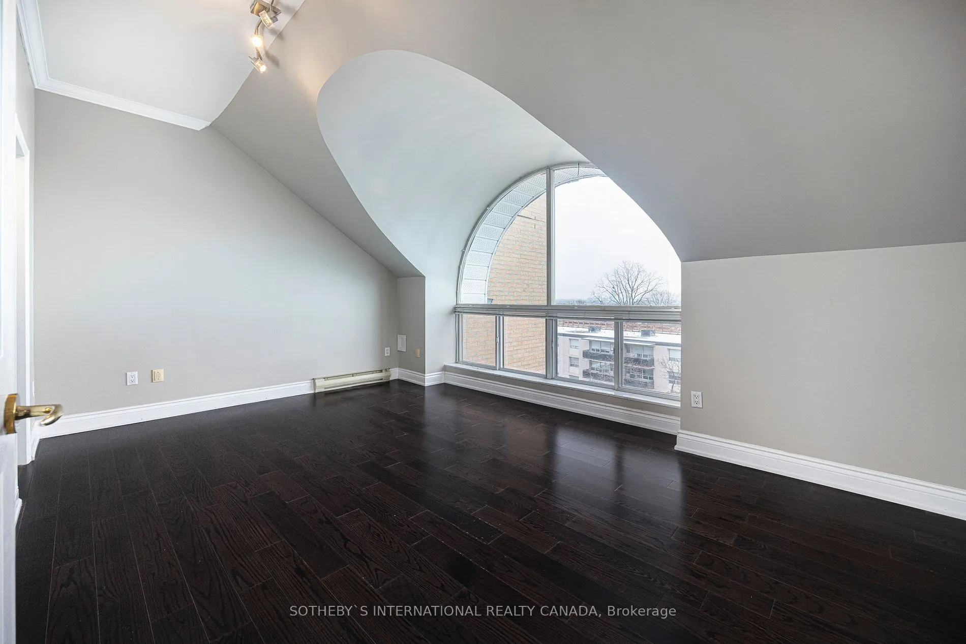 1818 Bayview Avenue, #607
