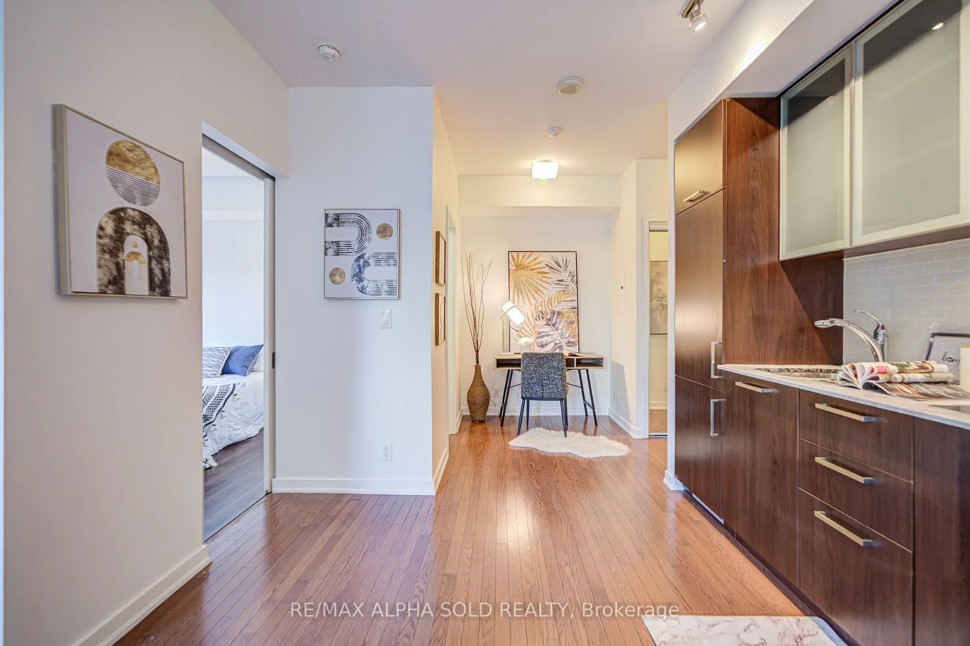 12 York St, #707