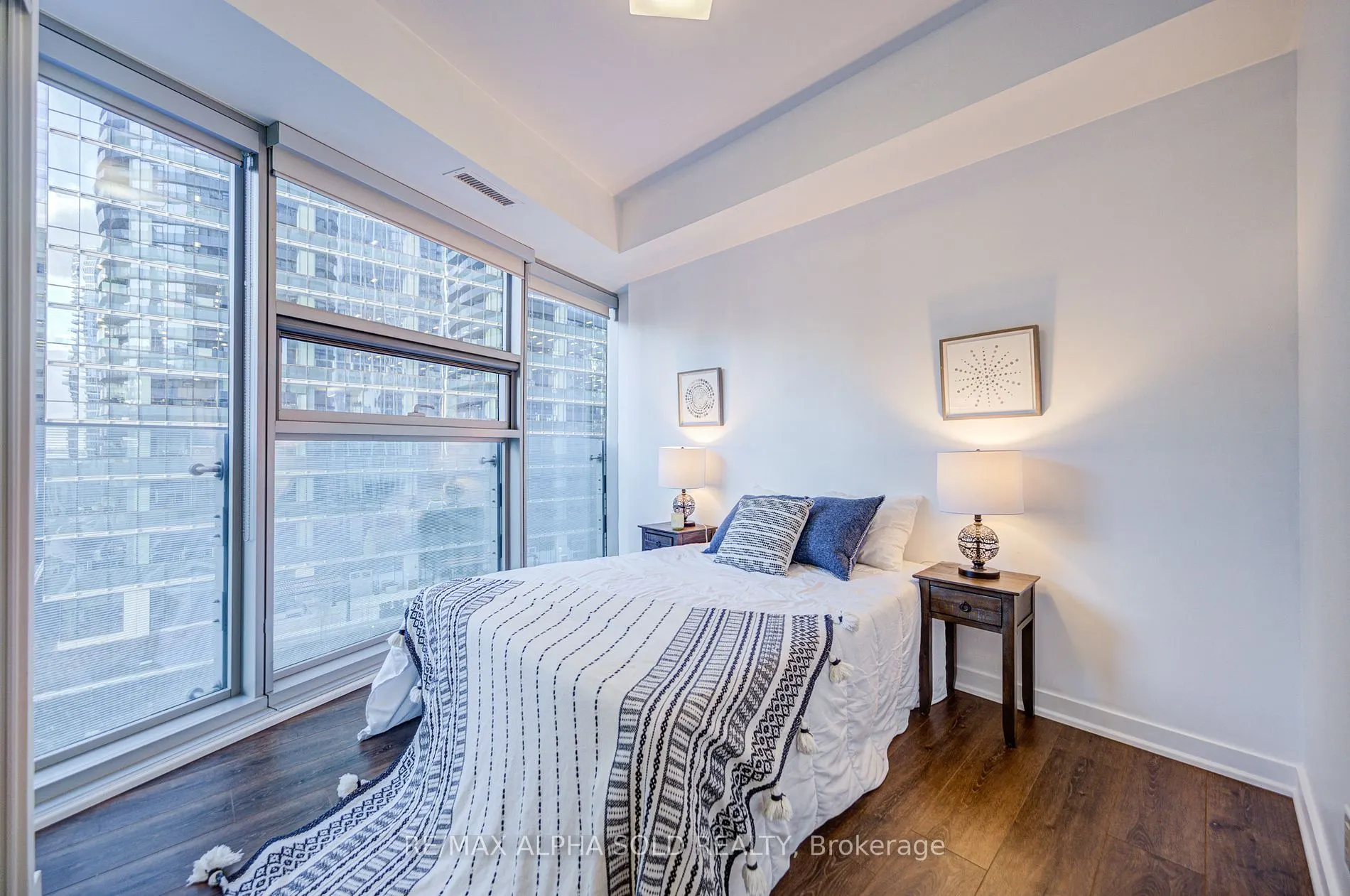 12 York St, #707