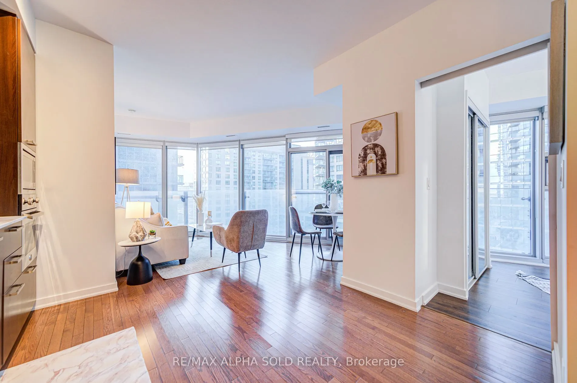 12 York St, #707