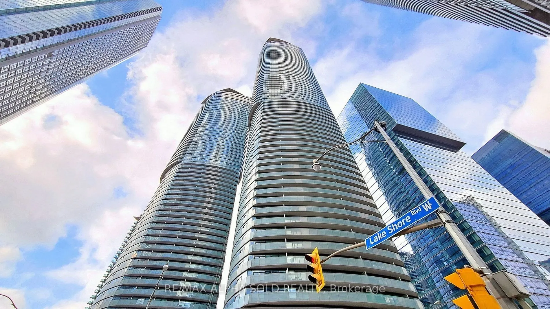 12 York St, #707