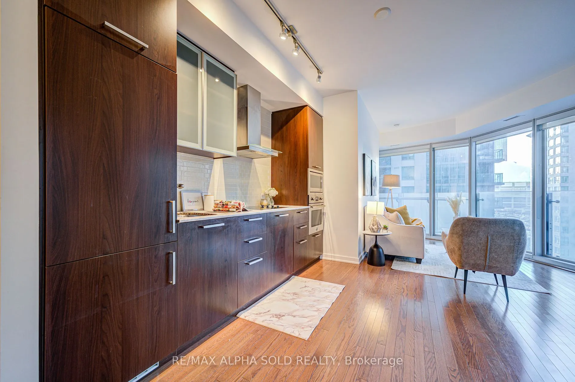 12 York St, #707