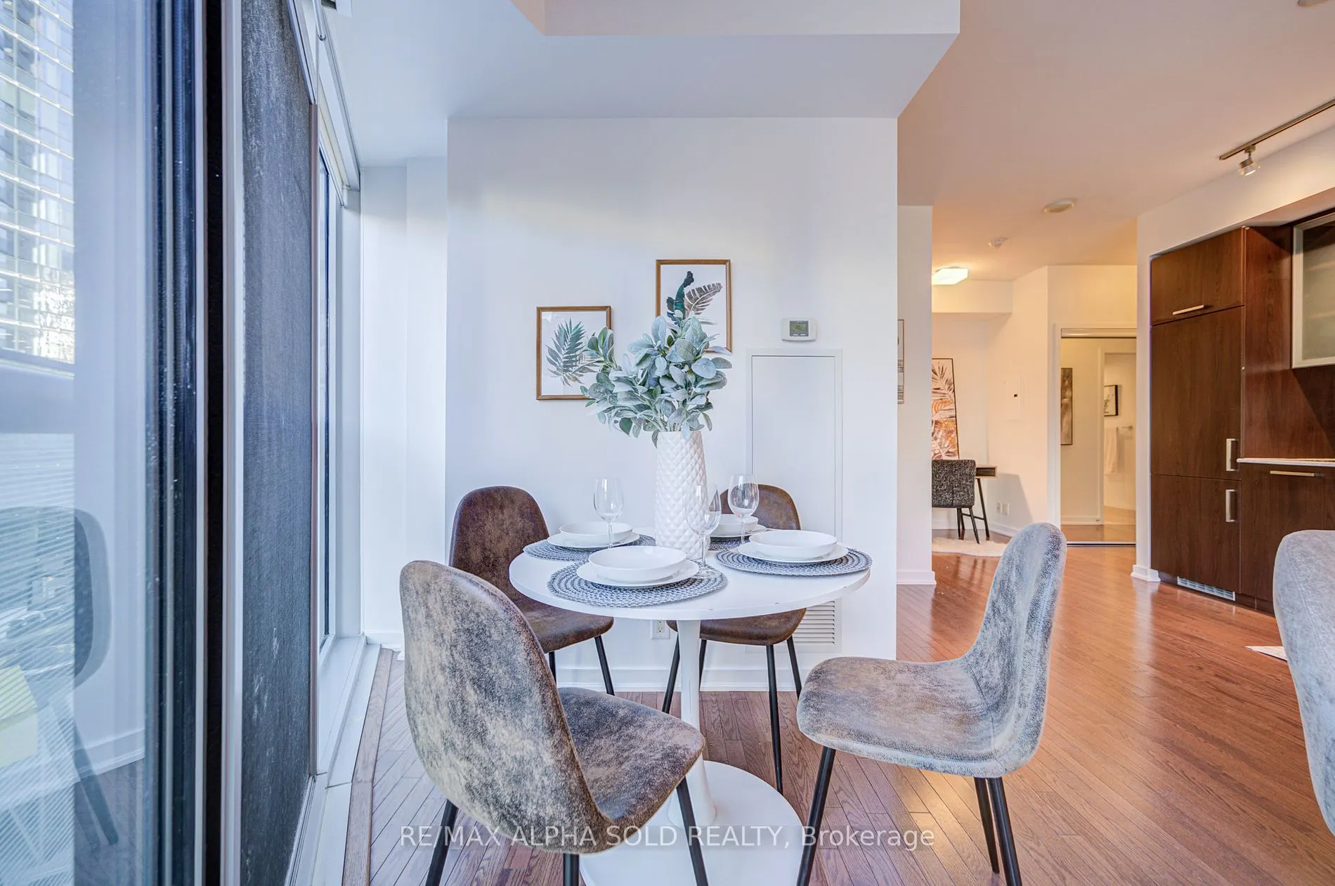 12 York St, #707