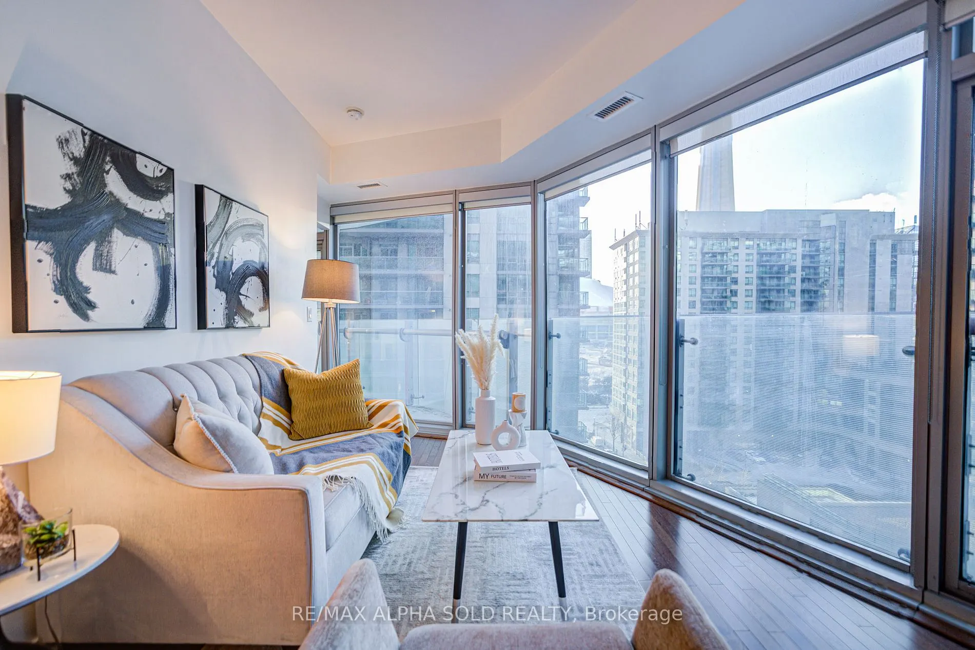 12 York St, #707