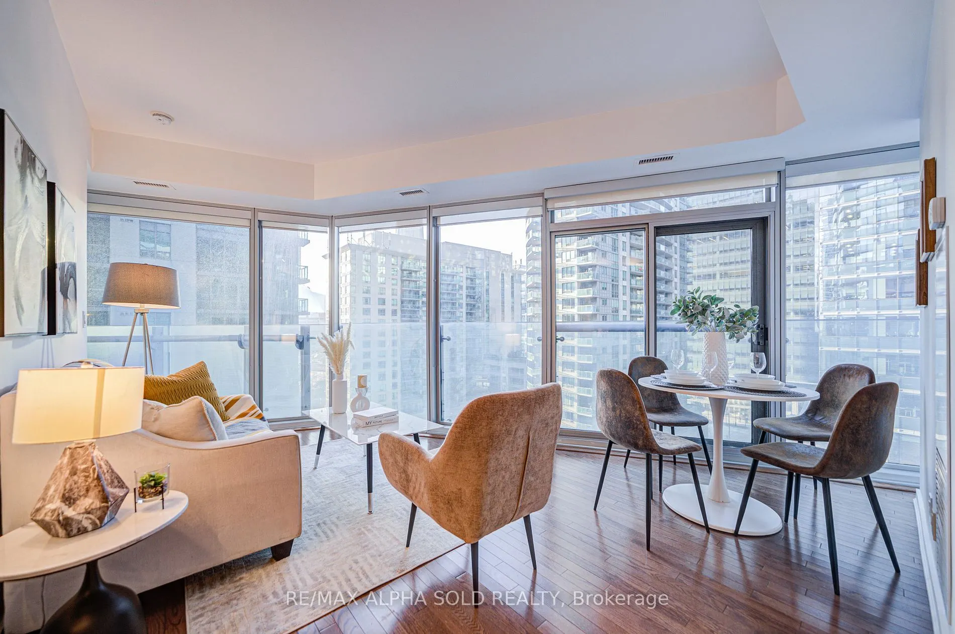 12 York St, #707