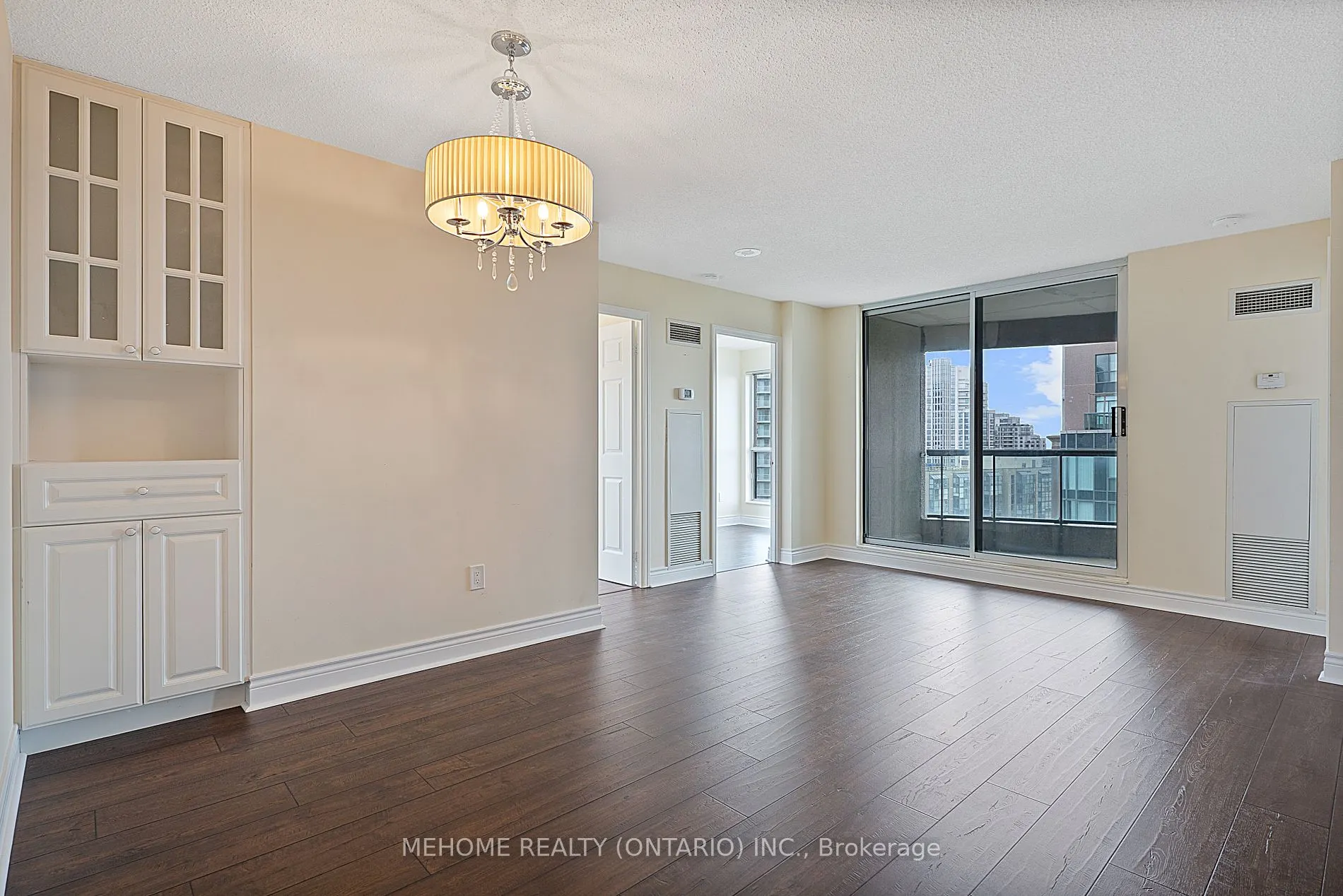 7 Lorraine Dr, #2303