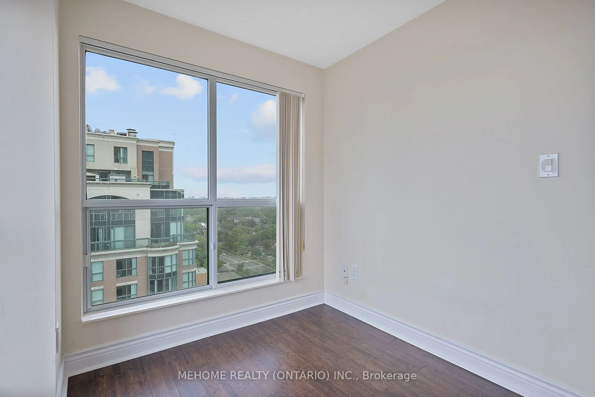 7 Lorraine Dr, #2303