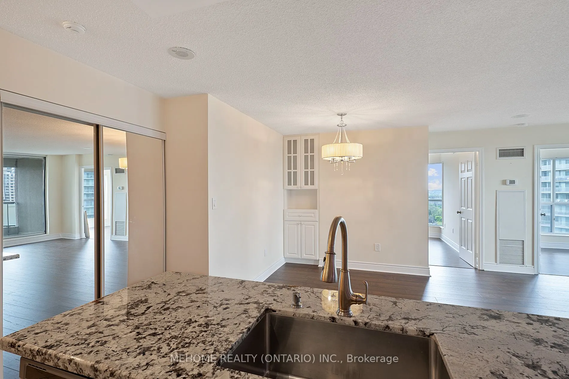 7 Lorraine Dr, #2303