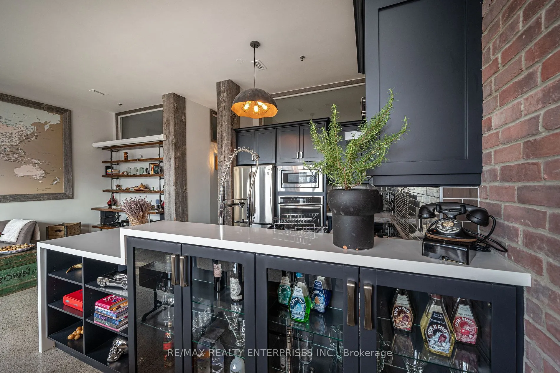 700 King St W, #515