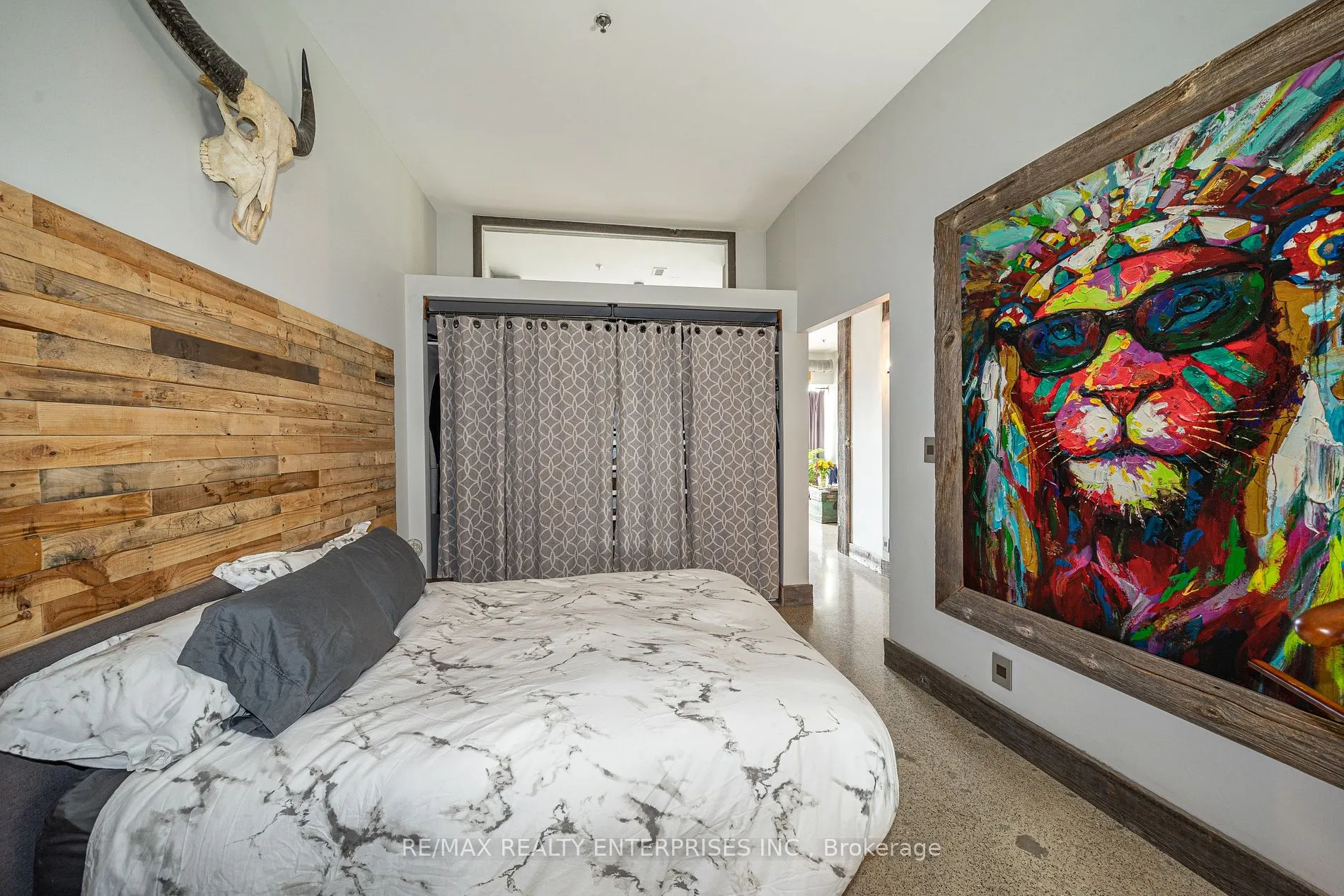 700 King St W, #515