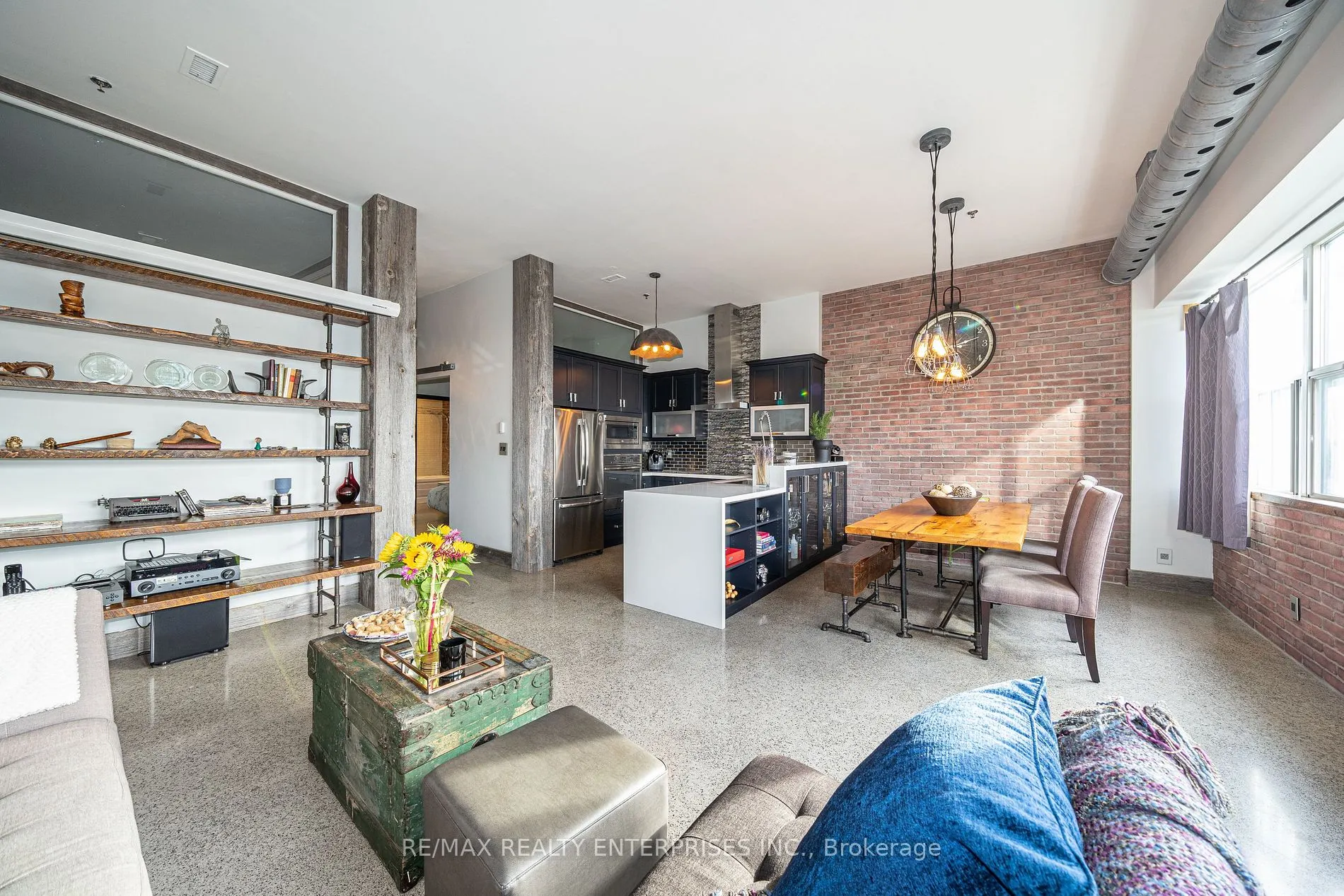 700 King St W, #515