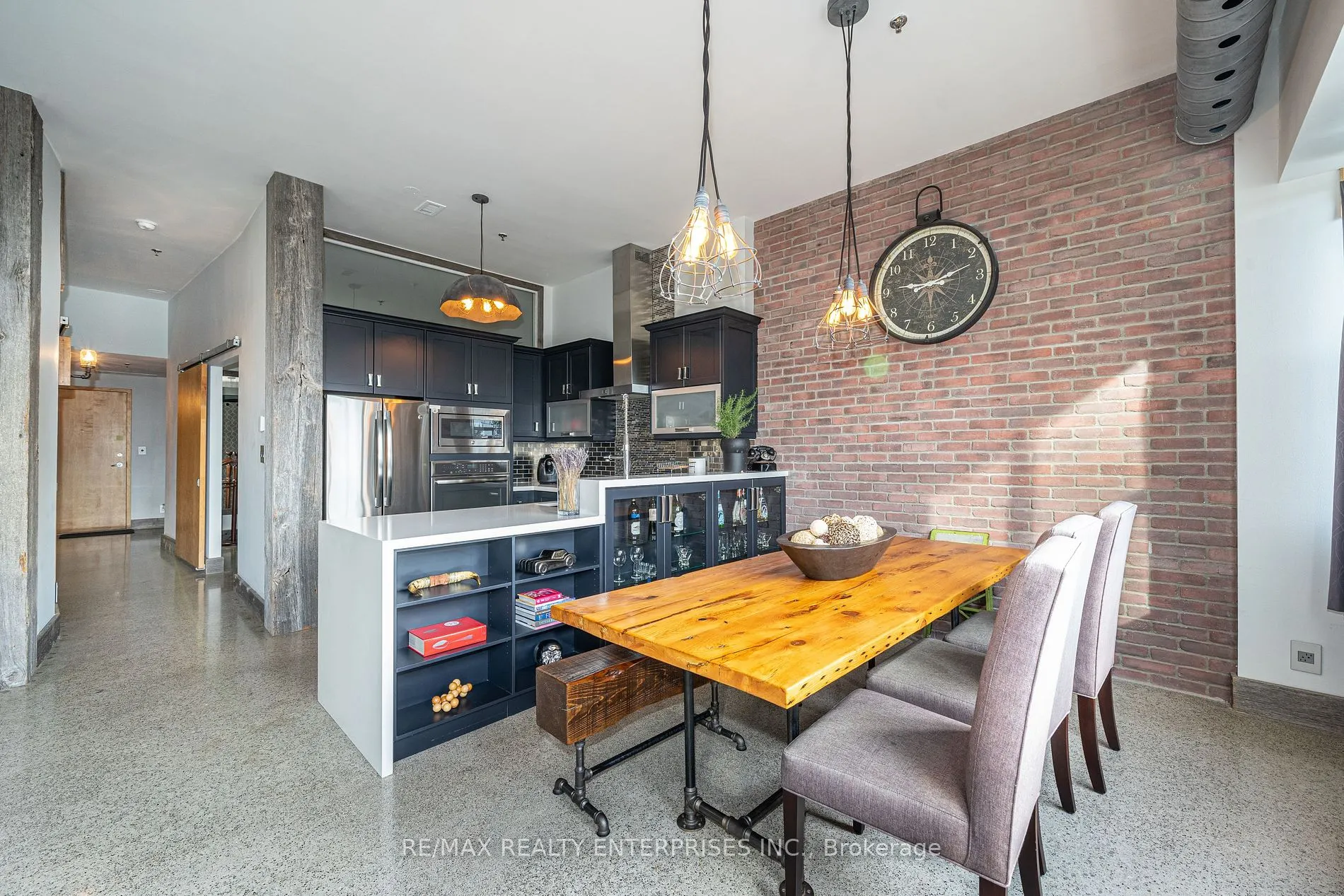 700 King St W, #515