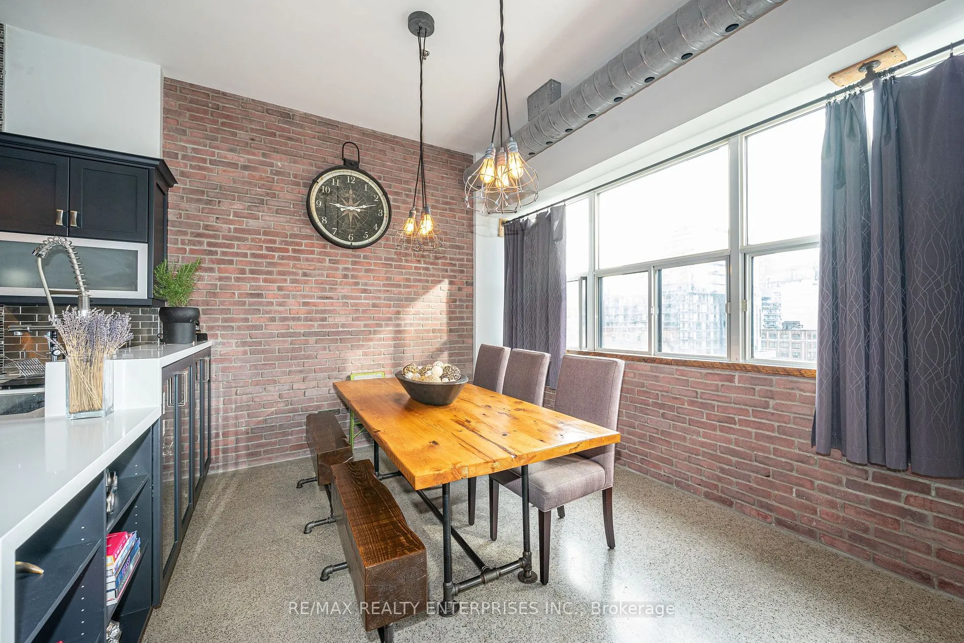 700 King St W, #515