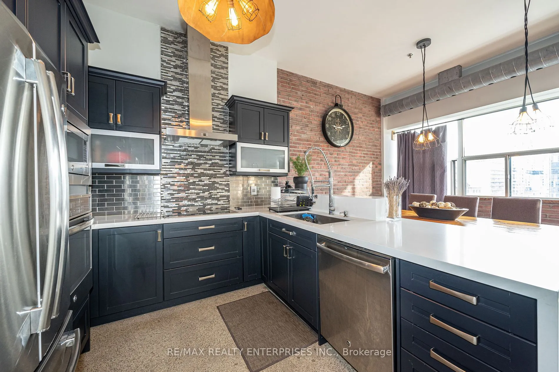 700 King St W, #515