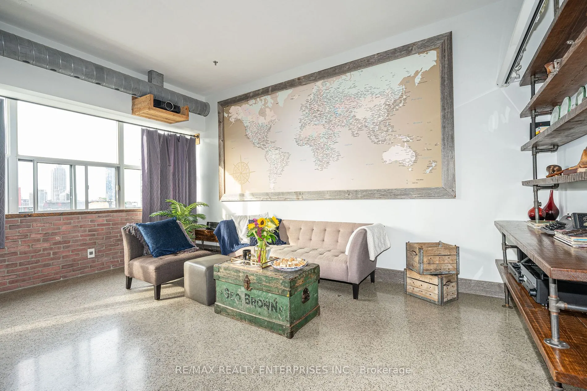 700 King St W, #515