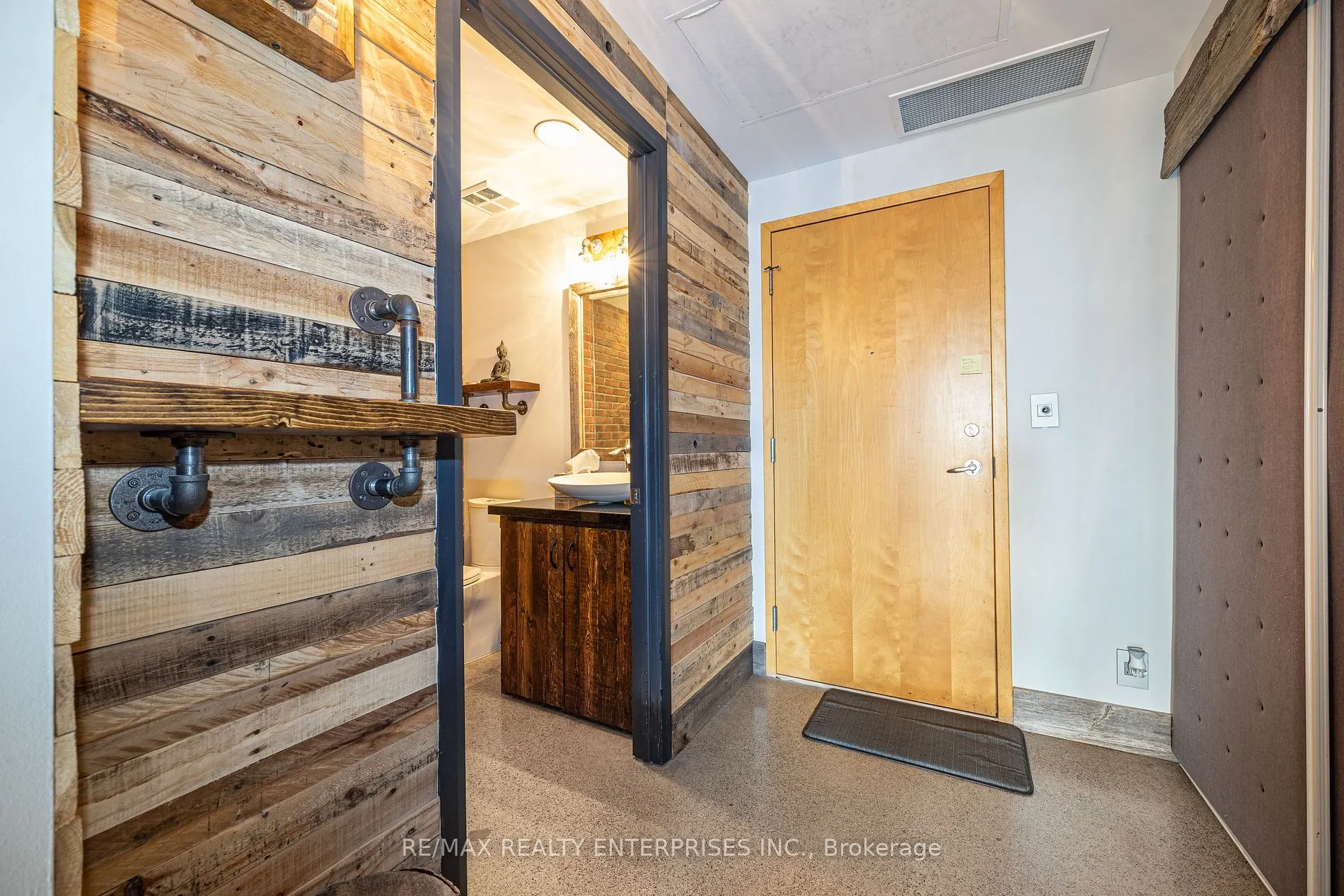700 King St W, #515