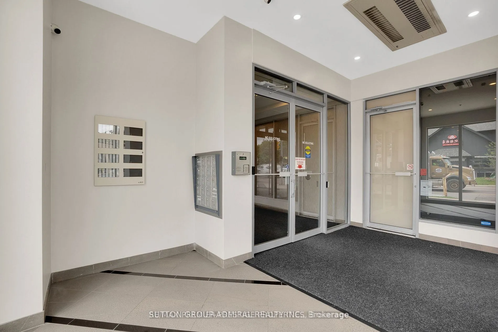 4665 Yonge St, #301