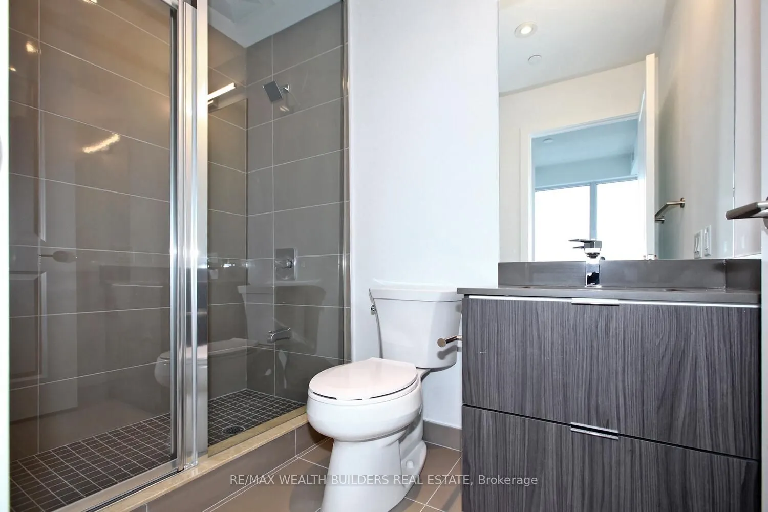 395 Bloor St E, #3504